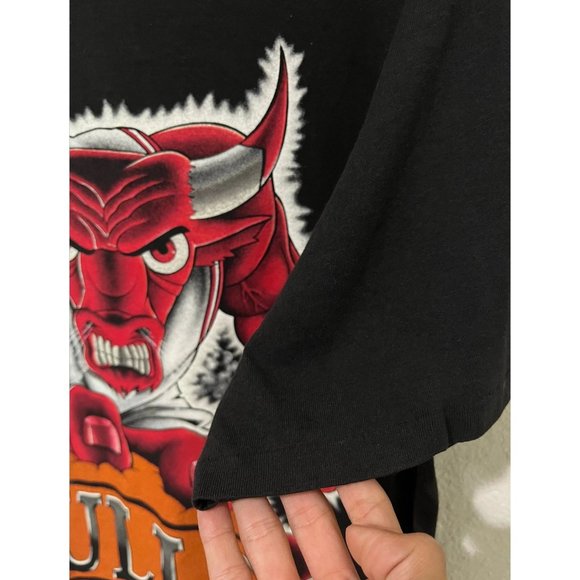 RARE Chicago Bulls NBA Licensed Glow in the Dark Raging Bull Vintage 90sT-shirt - Picture 3 of 5